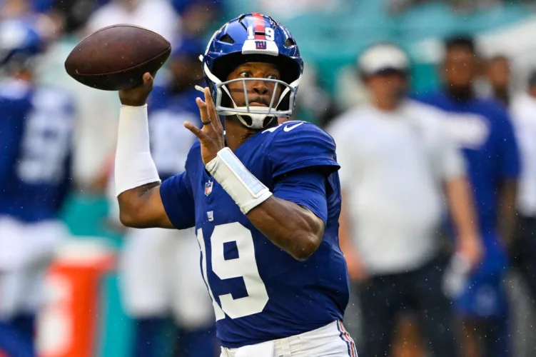 Giants sign QB Jameis Winston and left guard Jon Runyan to 2-year extensions, AP source says